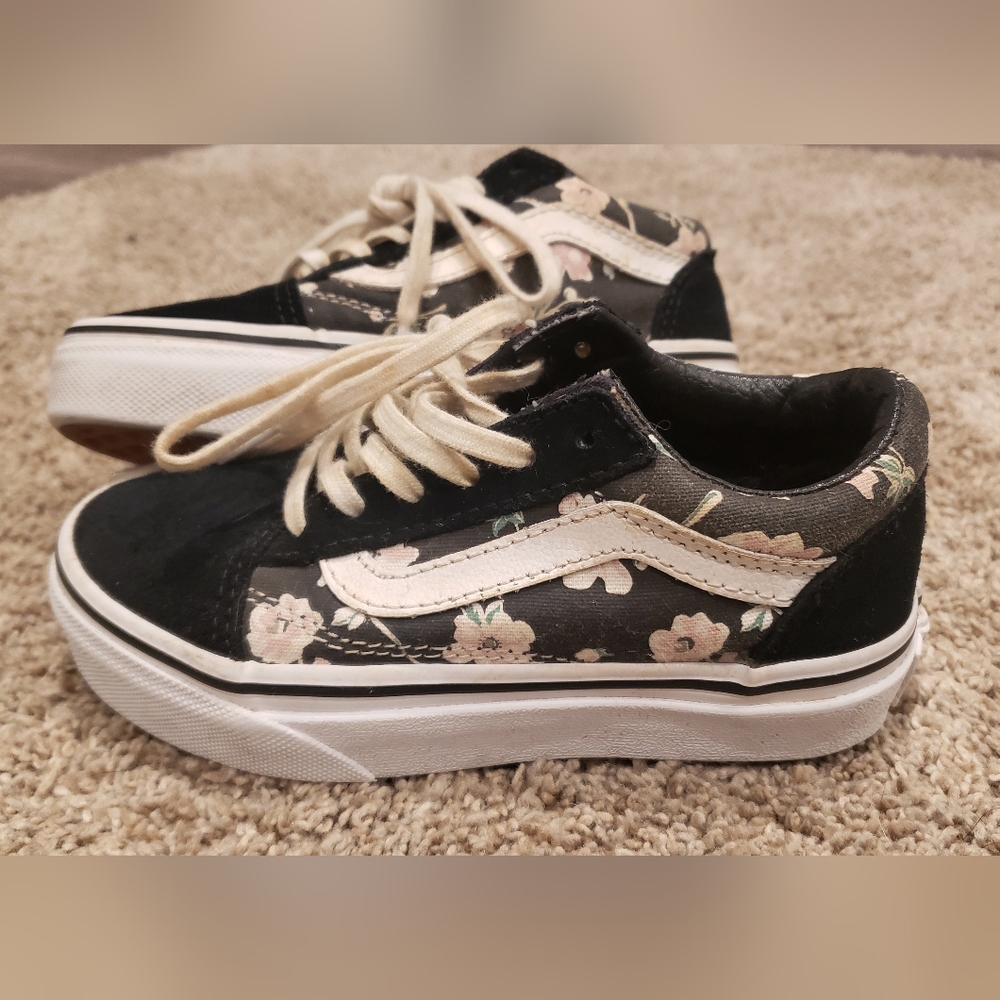 Vans Black and Pink Sneakers with Classic Style